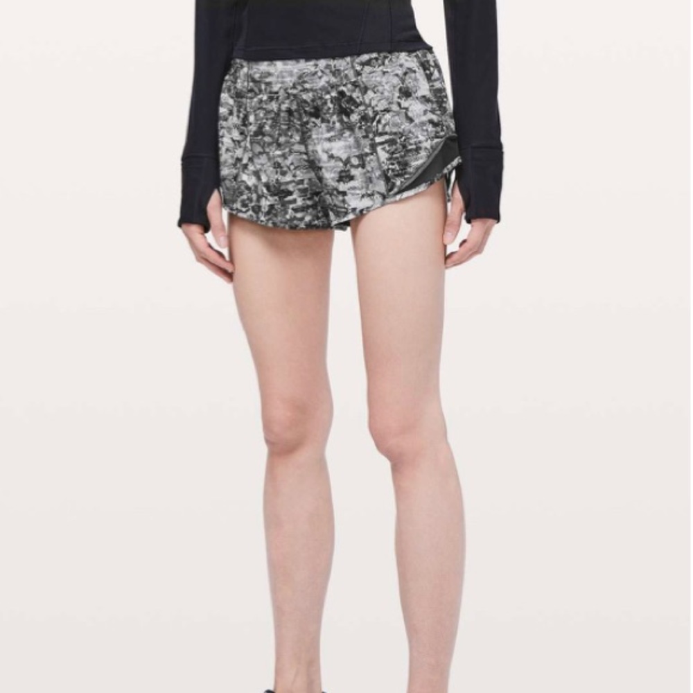 Lululemon Hotty hot short II 2.5”